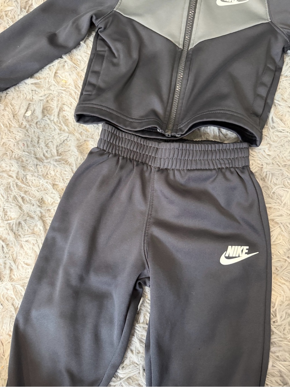 Nike Kids Black and Gray Full Zip track outfit 2 t toddler - Picture 3 of 3